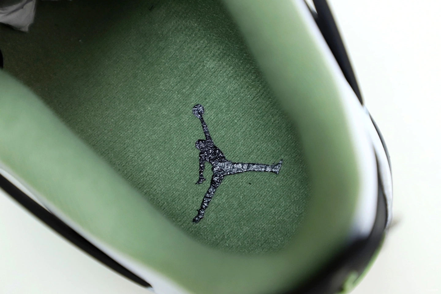 4 JORDAN AIR 
